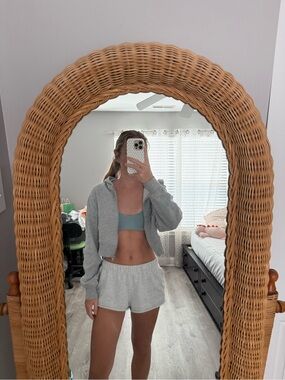 Tilly’s grey cropped zip up